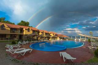Курортные отели Best Western Bohemian Resort Hotel Севан-0