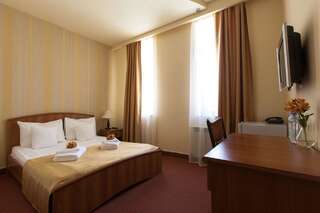 Курортные отели Best Western Bohemian Resort Hotel Севан Номер с кроватью размера «queen-size»-5