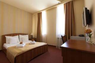 Курортные отели Best Western Bohemian Resort Hotel Севан Номер с кроватью размера «queen-size»-10